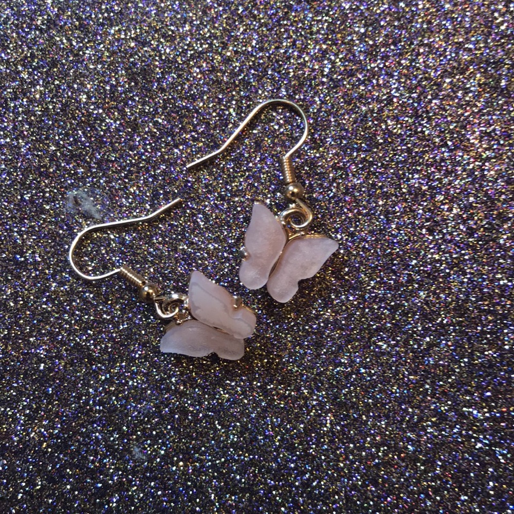 Adorable butterfly earrings  🦋